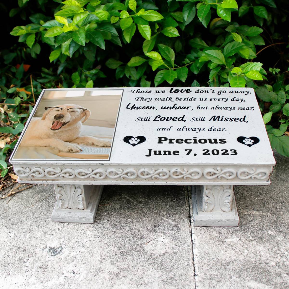 A dog memory funeral with name